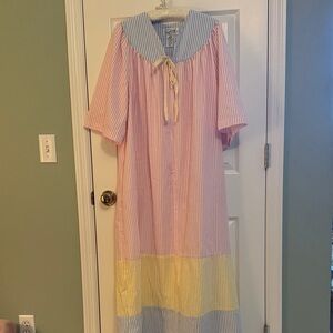 Crisp Seersucker Vintage Caftan/House Coat
